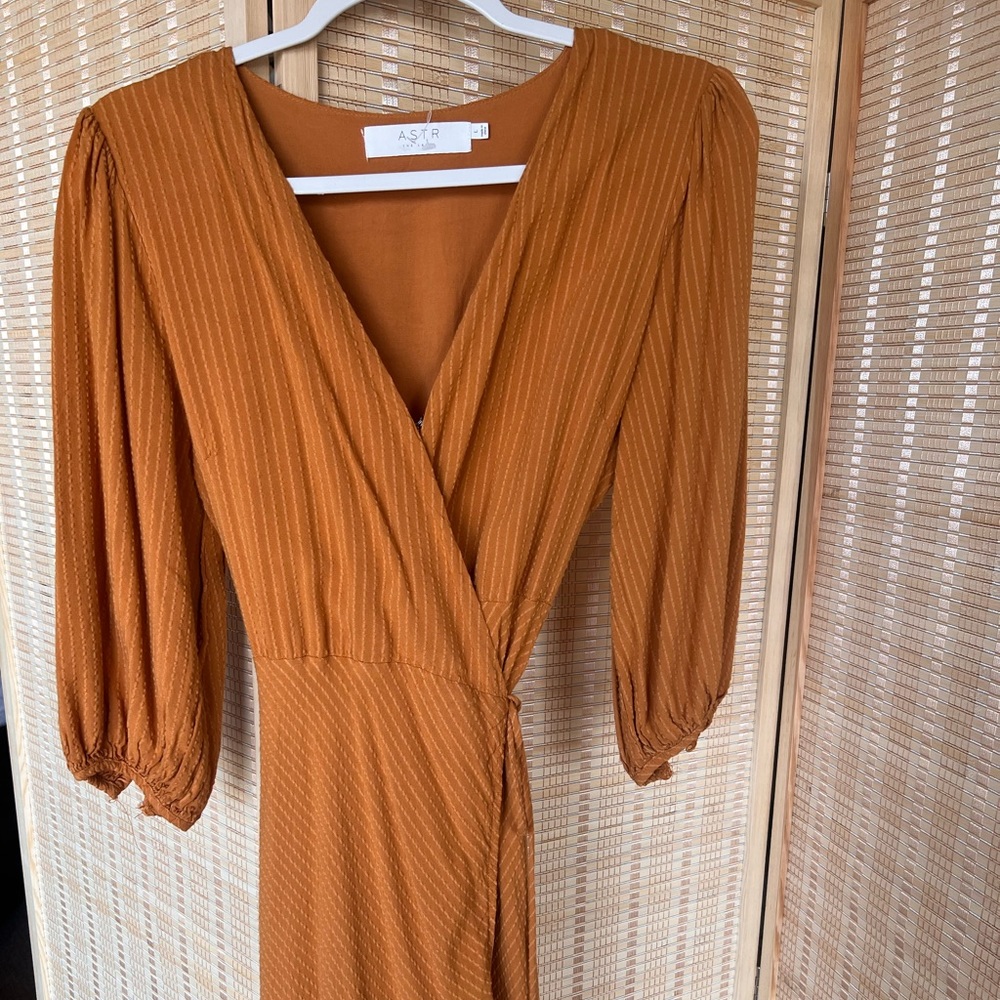 Astr wrap tiers dress - large - rust orange